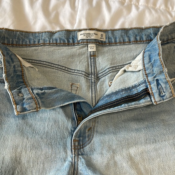 Abercrombie & Fitch The Cutoff Short High Rise Light Wash Like New Shorts 30/10 - Picture 6 of 6